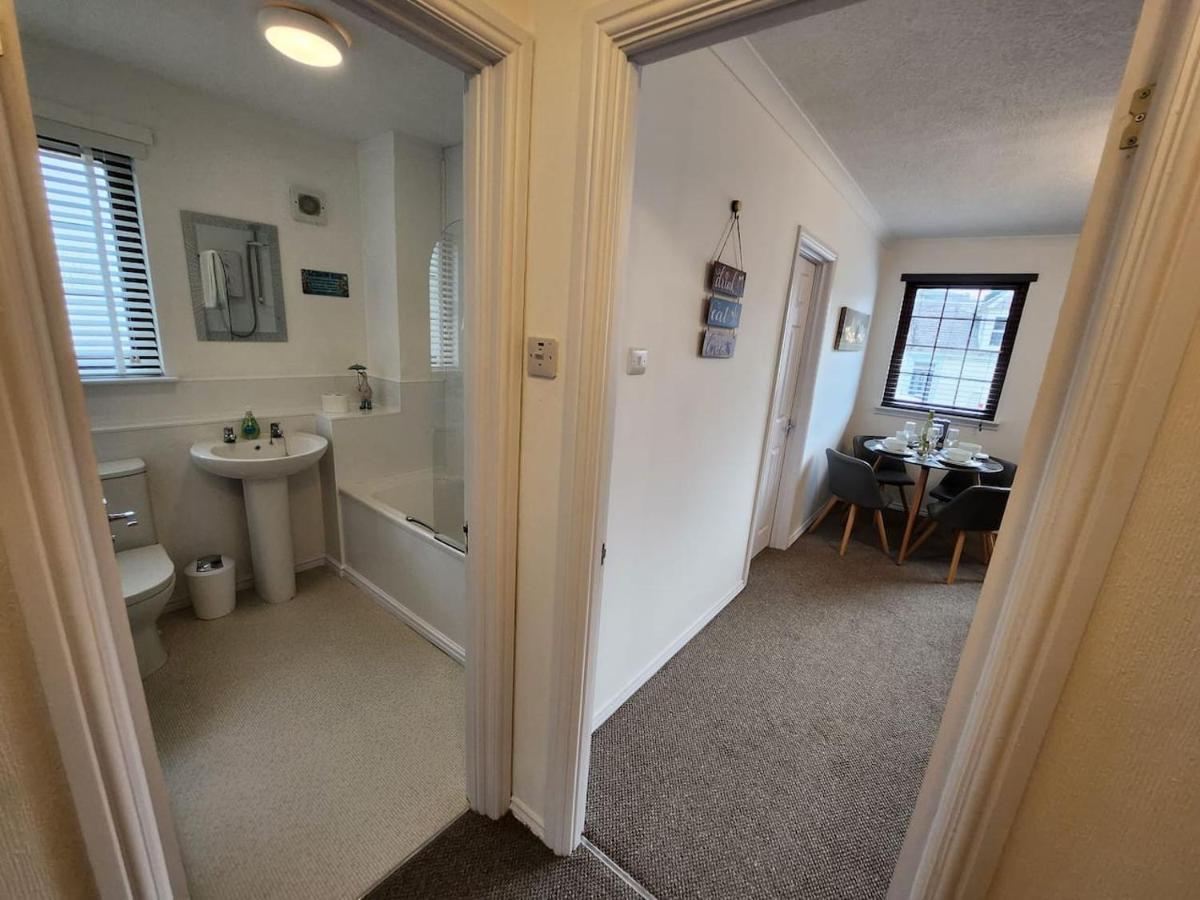 10 Ladyknowe Court Апартаменты *