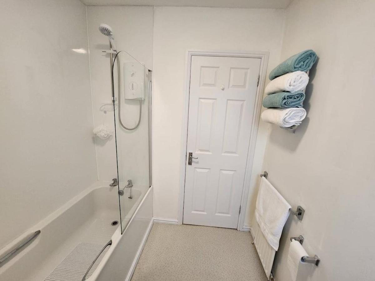 10 Ladyknowe Court Апартаменты *